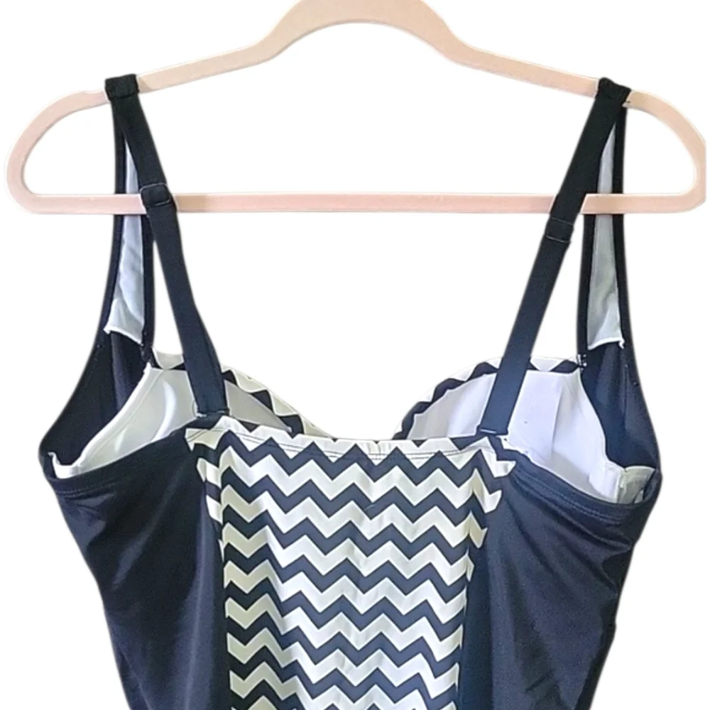 Torrid Cream and Black 1 Piece Swimsuit w Underwire & Padded Bust - Size 2 - Picture 6 of 10